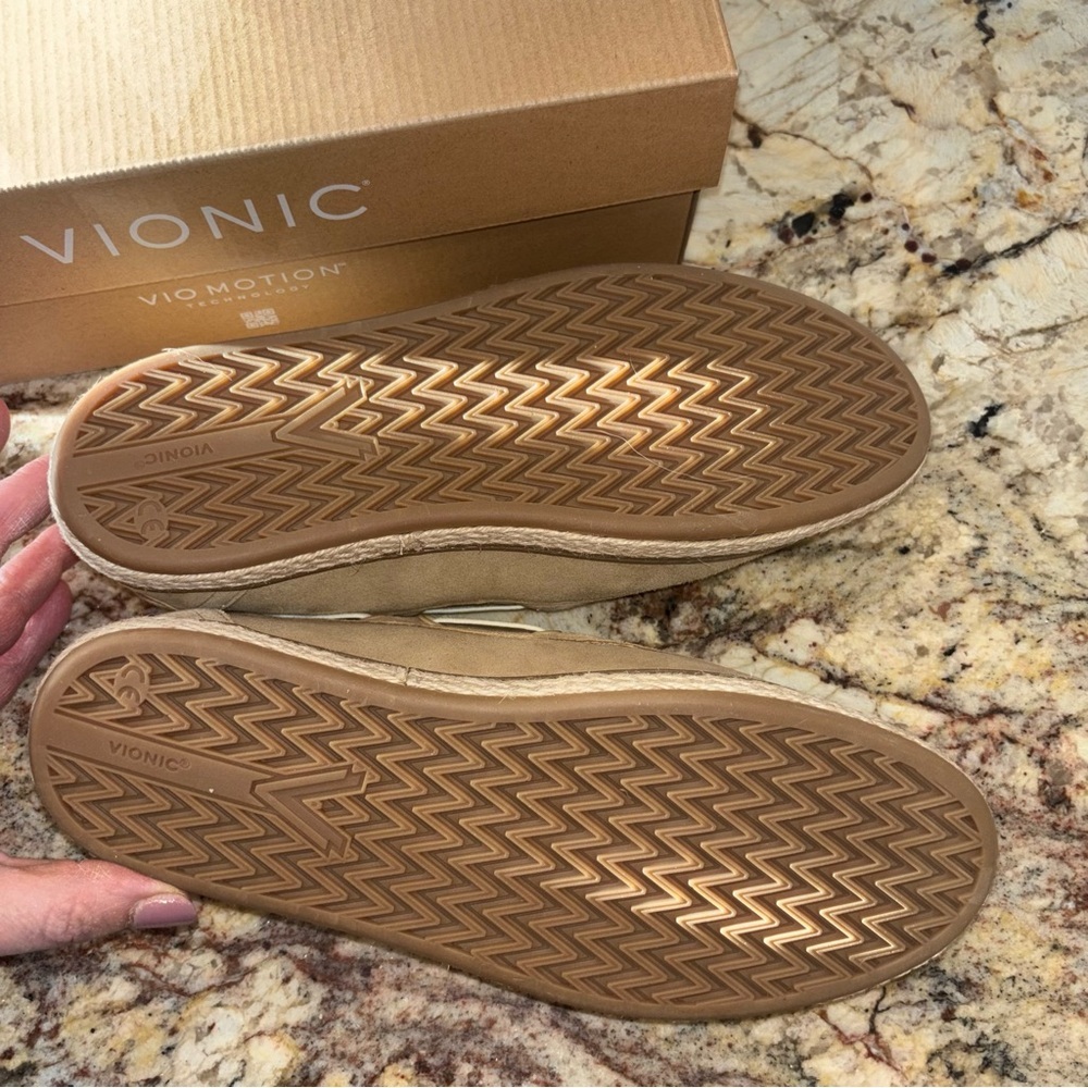 Vionic Loafers NIB SZ 8.5 - Picture 10 of 12